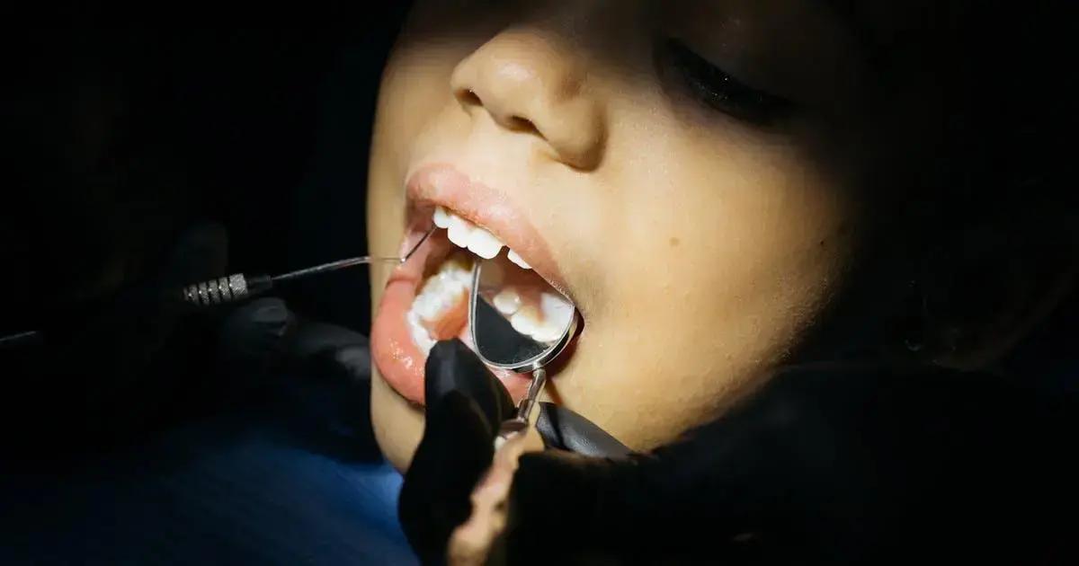 Importância da escovação e fio dental Importância da escovação e fio dental